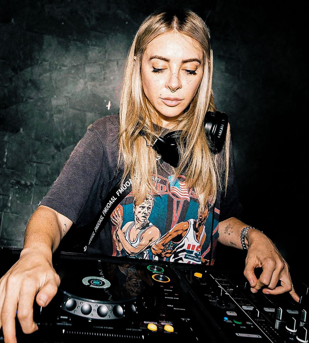 Fans at a Alison Wonderland concert